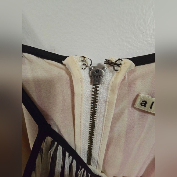 ALICE + OLIVIA Spagetti Straps Silk Black Slits Size S - Picture 3 of 7